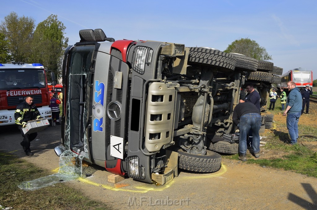 Schwerer VU LKW Zug Bergheim Kenten Koelnerstr P176.JPG - Miklos Laubert